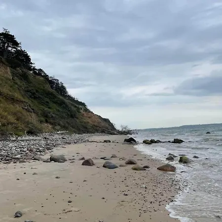 6 Person In Knebel-by Traum