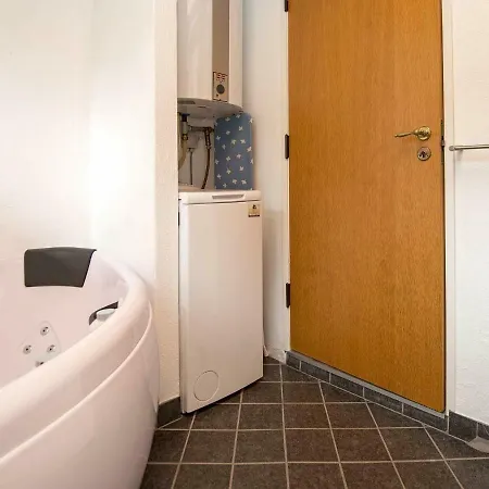 Three-bedroom In Knebel 28