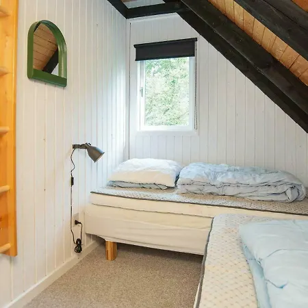 Three-bedroom In Knebel 28 Skødshoved Strand